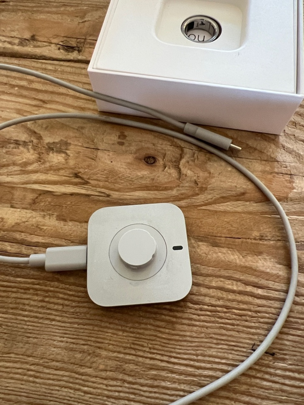 Oura Ring 4 Size 8 (Silver) with Charger and Box - Picture 11 of 16